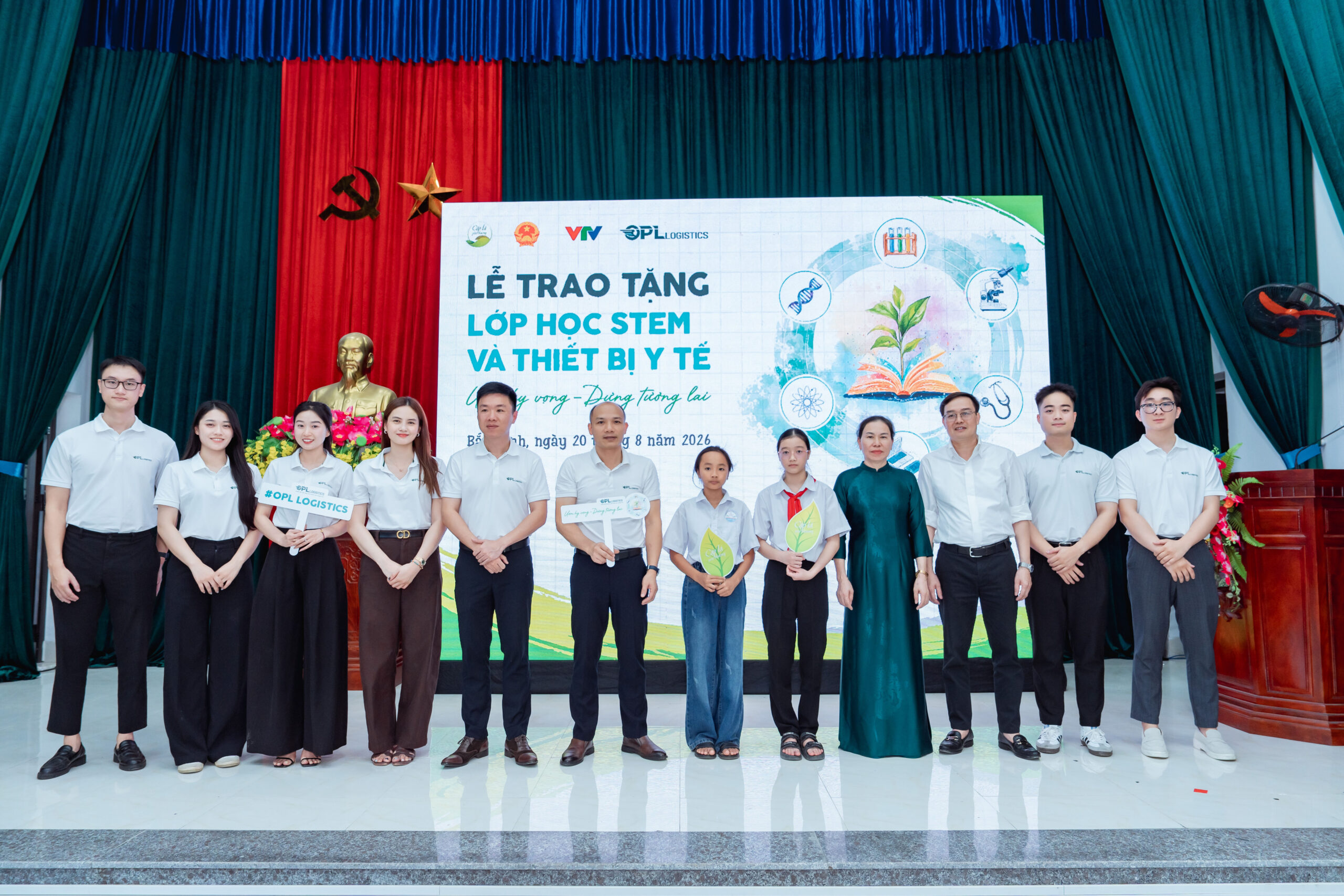 OPL LOGISTICS ĐỒNG HÀNH CÙNG CHƯƠNG TRÌNH “ƯƠM HY VỌNG – DỰNG TƯƠNG LAI”: TRAO TẶNG LỚP HỌC STEM VÀ THIẾT BỊ Y TẾ TẠI BẮC NINH